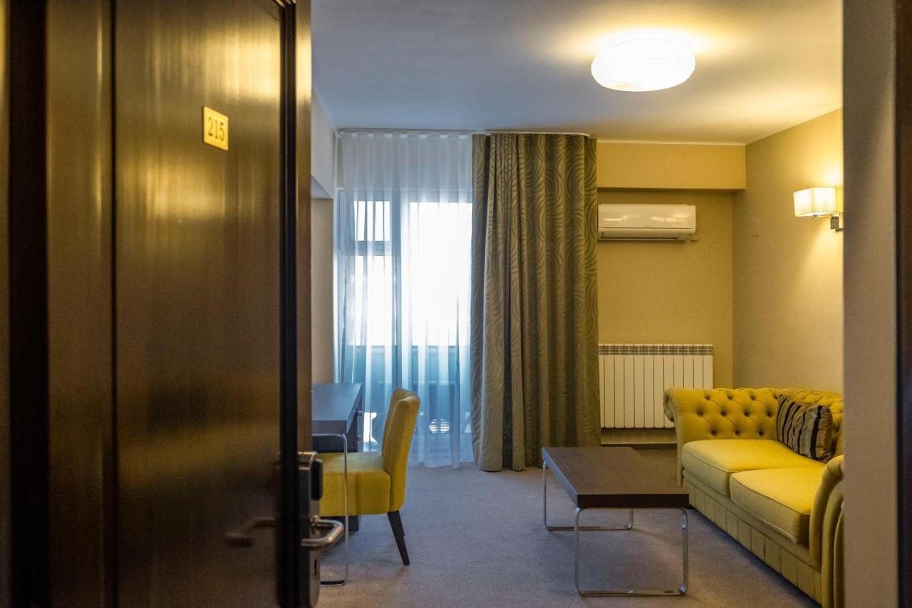 בוזאו Hotel Pietroasa מראה חיצוני תמונה